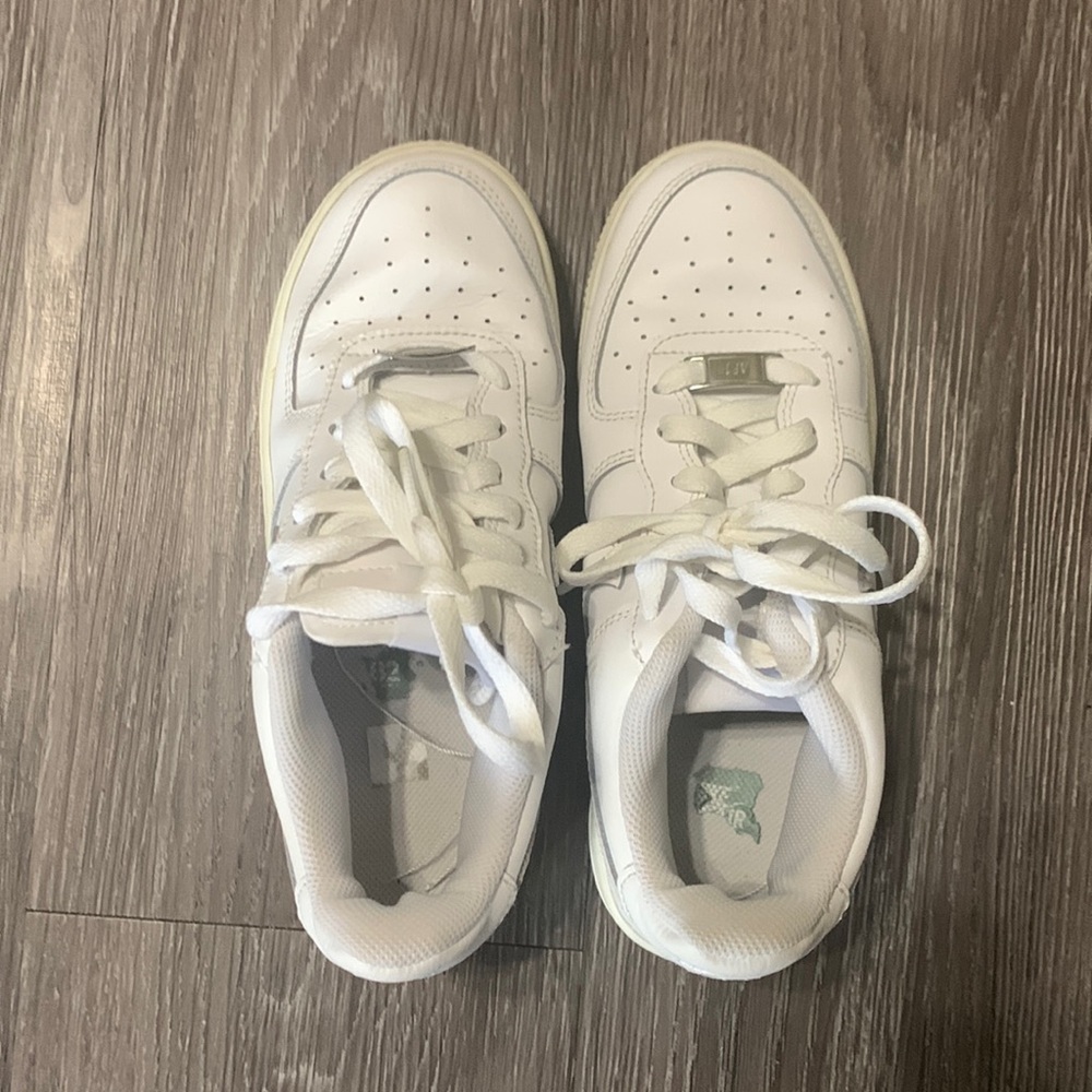Nike white tennis shoes